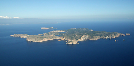 Vista aèria de l'arxipèlag de Cabrera. © Arxiu Grup Serra.